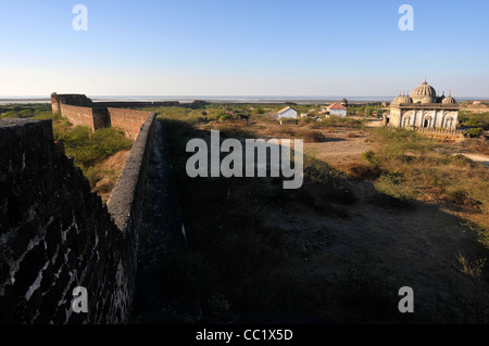 La città fantasma di Lakhpat in India occidentale Foto Stock