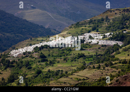 Capileira villaggio nella valle di Poqueira di las alpujarras Sierra Nevada, Spagna Foto Stock