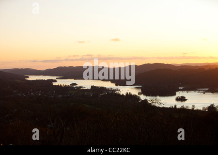 Lago di Windermere dalla testa Orrest, Lake District, UK. Foto Stock