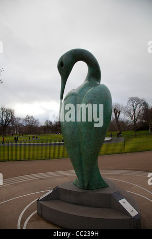 Simon spinotto 'Isis' lungo la serpentina in Hyde Park - Londra Foto Stock