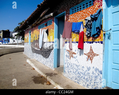 Lavaggio e asciugatura presso la Casa de Yemania casa sulla spiaggia in Salvador Foto Stock