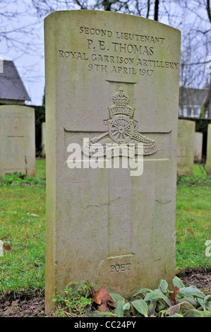 La tomba della Prima Guerra Mondiale il poeta Thomas Edward, in Agny Cimitero Militare, Francia Foto Stock