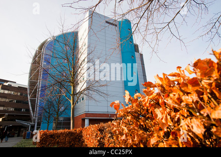 Il Devonshire Edificio all Università di Newcastle è un edificio verde che incorporano i pannelli solari, riciclo d'acqua e pompe di calore, ha vinto numerosi premi per l'ambiente e utilizza il 30% di energia in meno rispetto alle migliori prassi obiettivi al momento della costruzione nel 2004. Foto Stock