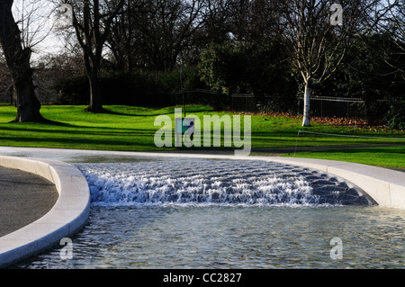 Il Princess Diana Memorial Fountain, Hyde Park, London, England, Regno Unito Foto Stock