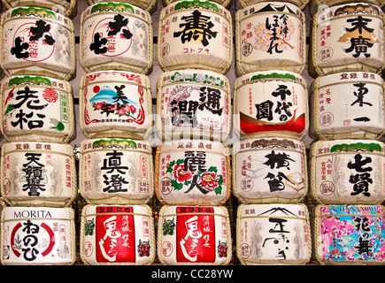 Barili di sake a Meiji Jingu - Tokyo (Giappone) Foto Stock