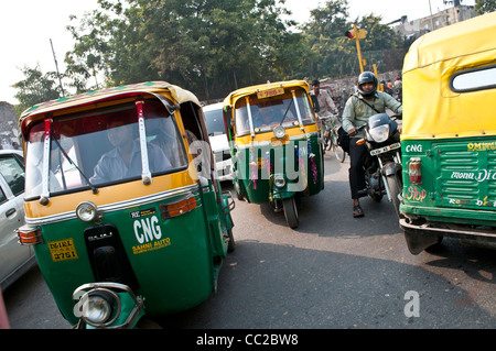 Il traffico intenso nella Vecchia Delhi, India Foto Stock