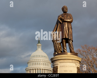 Statua del Presidente James Garfield ha svelato nel 1887 di fronte al Campidoglio di Washington DC Foto Stock