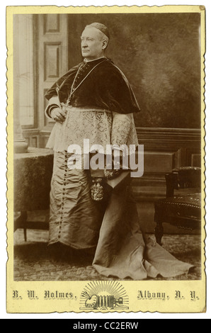 Circa ottanta la scheda armadio di un Vescovo o cardinale. Da un Albany, NY fotografo. Foto Stock