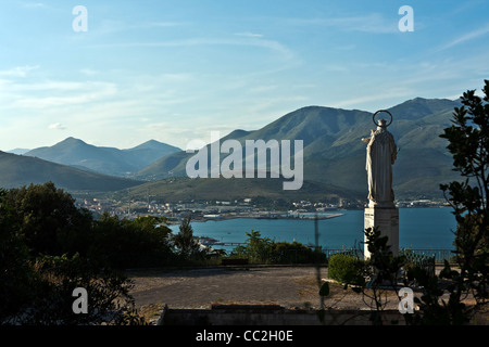 Statua della Vergine Maria sulla parte superiore dei Monts Orlando, Gaeta, Latina, lazio italia Foto Stock