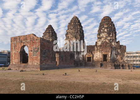 Le rovine di Prang Sam Yot, Lopburi, Asia Foto Stock