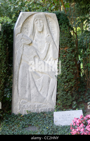 Pieta grave pietra della famiglia Ehmacher, cimitero Melaten, Koln, Renania settentrionale-Vestfalia, Germania Foto Stock