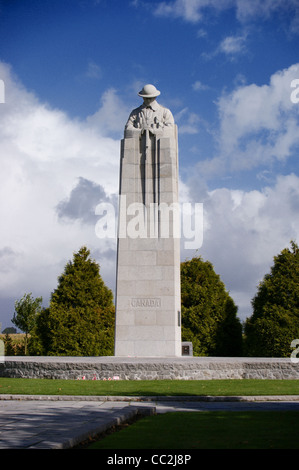 Canadian prima guerra mondiale St. Julien memoriale di granito da Frederick Chapman Clemesha a Vancouver angolo, Ieper, Ypres, Belgio Foto Stock