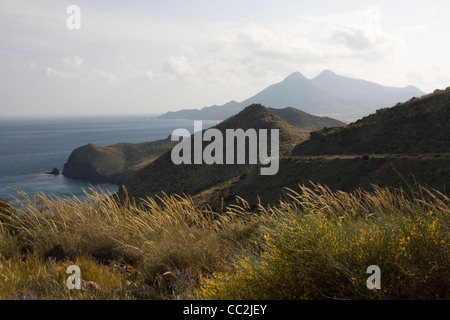 Vista da La Amatysta viewpoint su Cabo de Gata Costa, provincia di Almeria, Spagna. Foto Stock