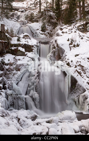 Triberger cascata in inverno, Foresta Nera, Germania Foto Stock