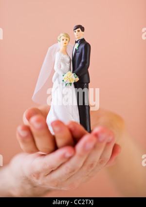 Giovane azienda piccola statuetta di nozze Foto Stock