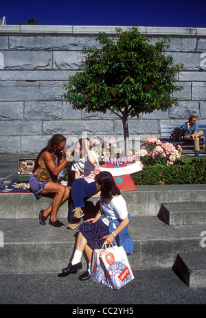 Persone, pittura del viso, il lungomare, il Porto Interno, città di Victoria, l'isola di Vancouver, British Columbia Provincia, Canada Foto Stock