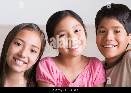 Stati Uniti, California, Los Angeles, Ritratto di bambini felici (8-9, 10-11) Foto Stock