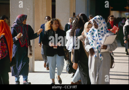 La vita nel campus dell Università di Bengasi, Libia la più antica Università fondata nel 1955. Foto Stock