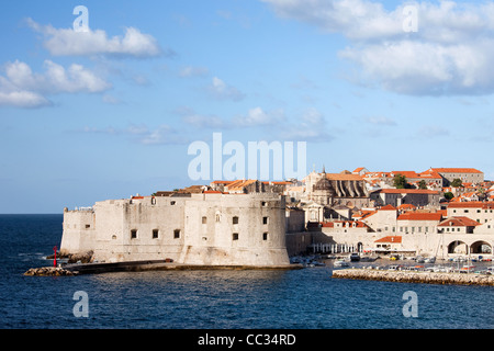 Dubrovnik Vecchia città sul mare Adriatico in Croazia, Dalmazia meridionale, regione, composizione con copyspace Foto Stock