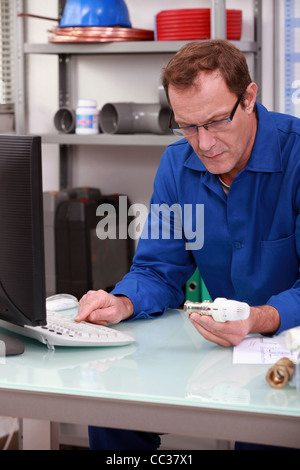 Artigiano di ordinare le parti di ricambio Foto Stock