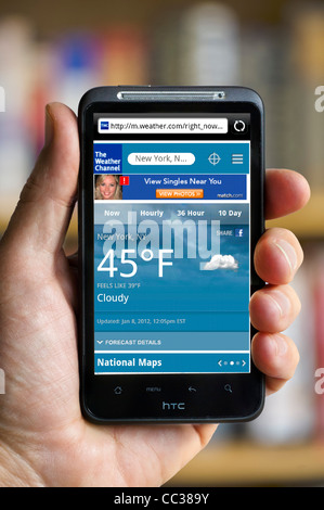 Il Weather Channel su uno smartphone HTC Foto Stock