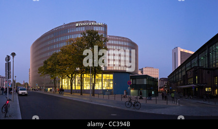 Traenenpalast - Palazzo di lacrime, ex confine di stazione di incrocio, Berlino, Germania Foto Stock