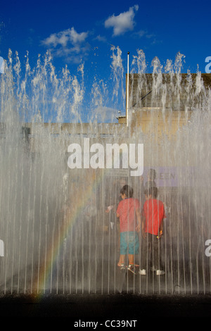 Jeppe Hein di installazione del 'che figurano camere' presso il centro di Southbank Foto Stock