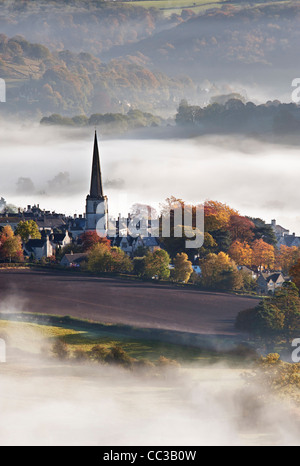 Vista dal bordo comune fra Painswick a Sheepscombe, Stroud. Il comune e la lontana faggete sono Riserva Naturale Nazionale Foto Stock