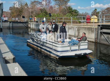 St Johns fiume di acqua del distretto di gestione di bloccaggio attraverso la Burrell Blocco di navigazione e la diga su 6 Gennaio 2012 Foto Stock