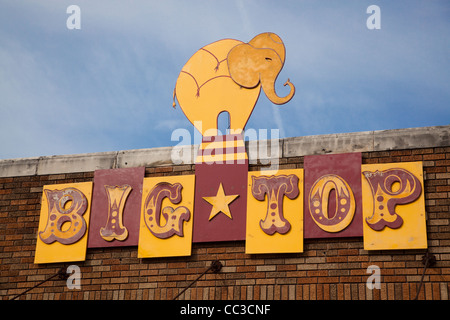 Old Timey, antichi arancione e blu segno al Neon sul Congresso del sud di Austin in Texas Foto Stock