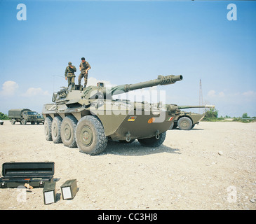 Italiana del ventesimo secolo i veicoli militari armati pesanti Centauro degli anni novanta Foto Stock