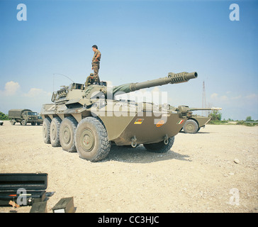 Italiana del ventesimo secolo i veicoli militari armati pesanti Centauro degli anni novanta Foto Stock