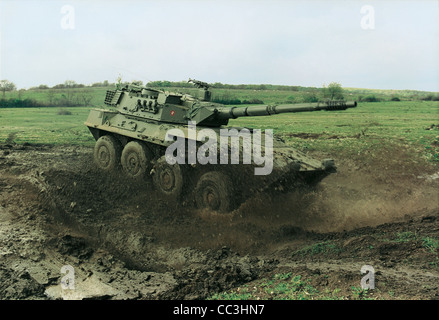 Italiana del ventesimo secolo i veicoli militari armati pesanti Centauro degli anni novanta Foto Stock