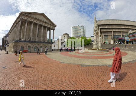 Chamberlain Square, Central Library e Municipio di Birmingham City Centre, West Midlands, England, Regno Unito, Gran Bretagna, GB Foto Stock