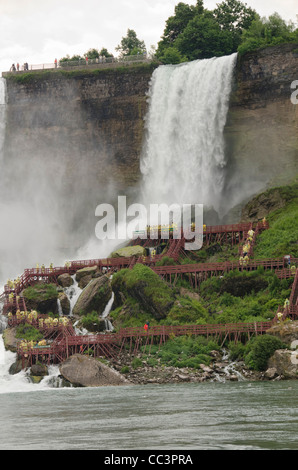 Canada Ontario, le cascate del Niagara. famosa attrazione lungo il fiume Niagara. vista della cascata di noi lato dal lato canadese. Foto Stock