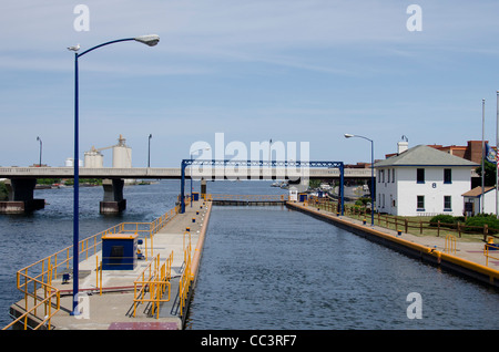 Lo stato di new york, oswego canal lungo il fiume oswego. blocco #8 a oswego. Foto Stock