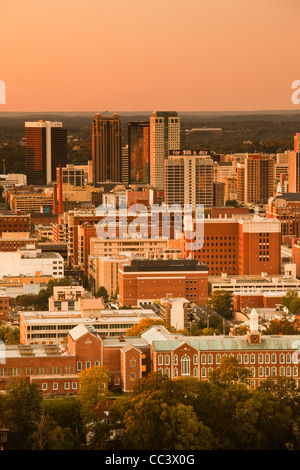 Stati Uniti d'America, Alabama, Birmingham, ad alto angolo di visione da Vulcan Park, crepuscolo Foto Stock
