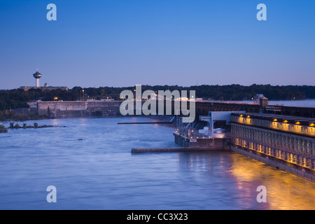 Stati Uniti d'America, Alabama, muscolo sciami zona, Firenze, Torre del Rinascimento, Wilson Lock e la diga del lago di Wilson e sul fiume Tennessee, alba Foto Stock