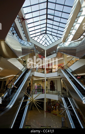 Varna Mall, dettaglio attico, centro commerciale, interni e scala mobile, Black Sea resort, Bulgaria Foto Stock