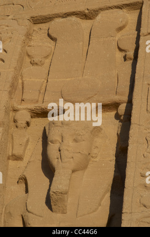 Il faraone Ramses II (1290-1224 a.C.). Nuovo Regno. Tempio di Hathor o piccolo tempio. Abu Simbel. L'Egitto. Foto Stock