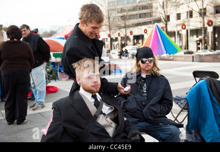 Pochi dei partecipanti nell'occupare movimento DC, foto scattata sul dicembre 20th, 2011a libertà Plaza a Washington DC. Foto Stock