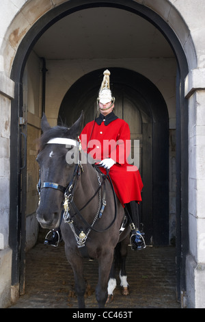 Cavalleria della famiglia vita delle guardie della guardia in Whitehall Londra Inghilterra Regno Unito Regno Unito Foto Stock