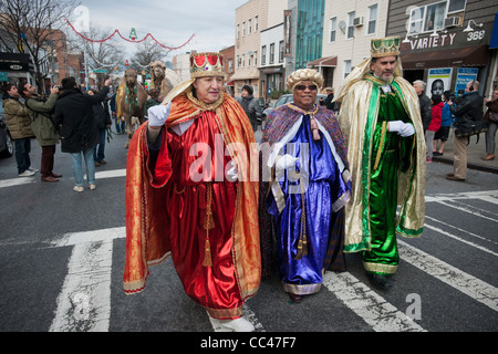 Tre Re parata del giorno nel quartiere Bushwick di Brooklyn a New York Foto Stock