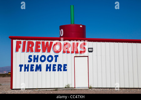 Stati Uniti d'America, Nevada, Grande Bacino, Amargosa Valley, segno di fuochi d'artificio Foto Stock