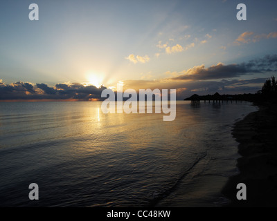 Il sorgere del sole su Sittee punto nel Belize Foto Stock