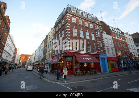 Giunzione di old compton street e Dean Street nel quartiere di Soho Londra Inghilterra Regno Unito Regno Unito Foto Stock