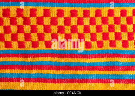 Colorati tessuti Africani in checker e strisce colorate modelli tessili dalla tribù etiope la Dorze in Etiopia. Foto Stock