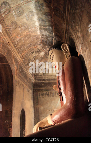 Tempio Htilominlo, Statua del Buddha a Bagan, Myanmar Foto Stock