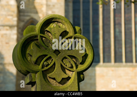 Close up di pietra tombale sul sagrato della cattedrale di Ripon North Yorkshire England Regno Unito Regno Unito GB Gran Bretagna Foto Stock