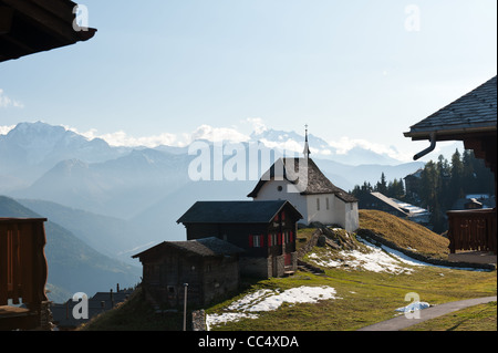 La piccola cappella di Bettmeralp vicino ghiacciaio di Aletsch, Svizzera Foto Stock